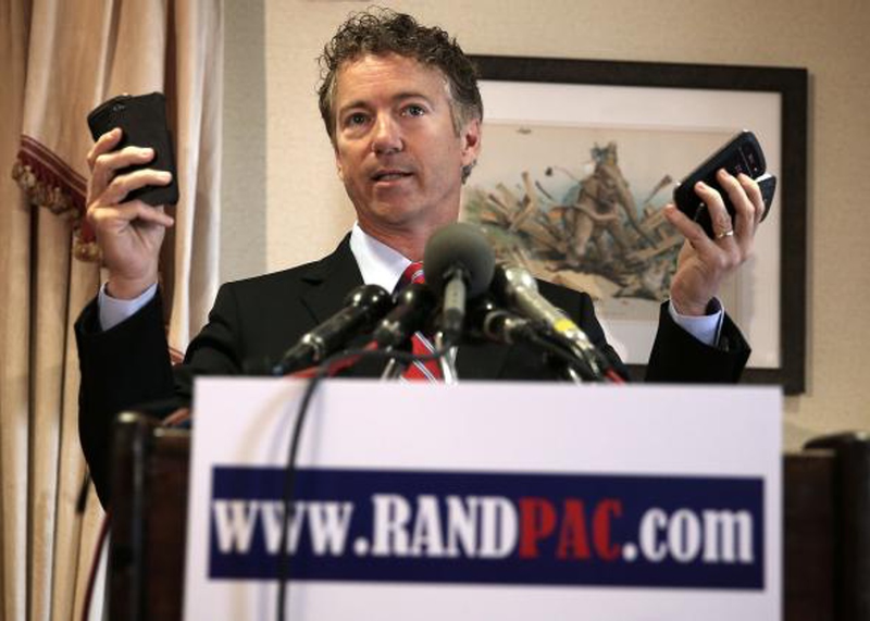 Illustration for article titled Republican Candidates Holding Up Phones, Ranked